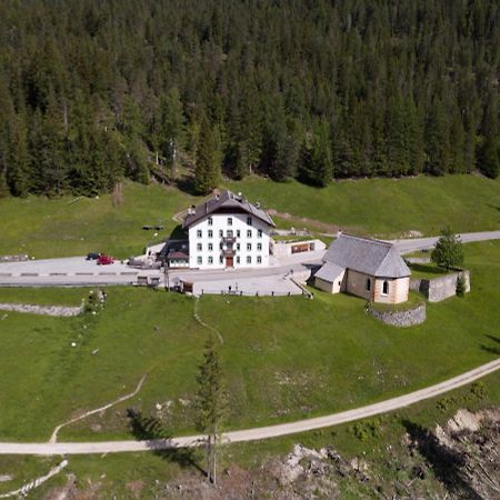 Hotel Ristorante Rifugio Ospitale Cortina dʼAmpezzo Exterior foto