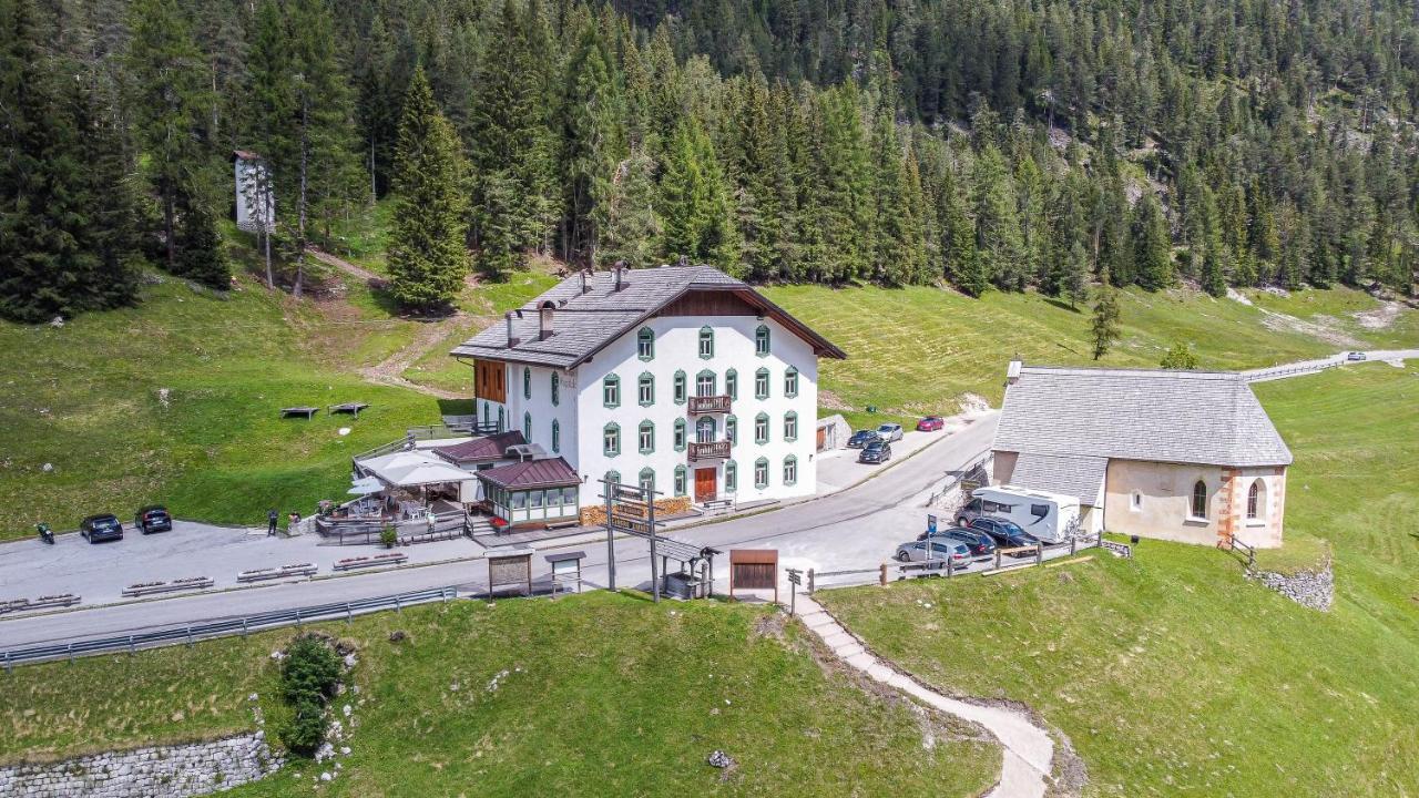 Hotel Ristorante Rifugio Ospitale Cortina dʼAmpezzo Exterior foto